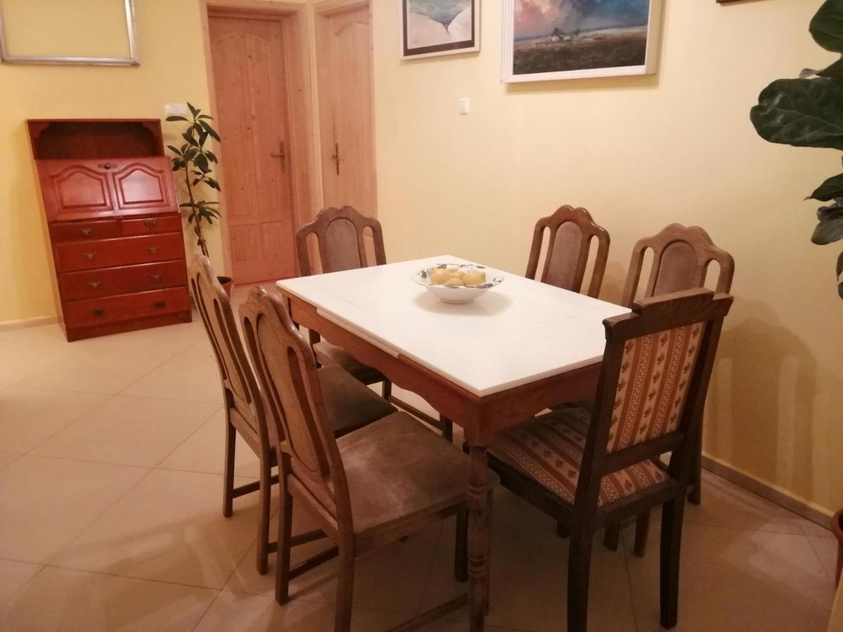 Vízaknai Apartmanház Székesfehérvár Esterno foto